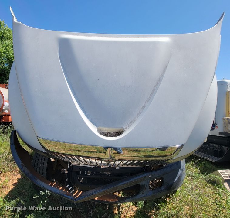 image for item IF9870 2004 International 4300  utility / service truck