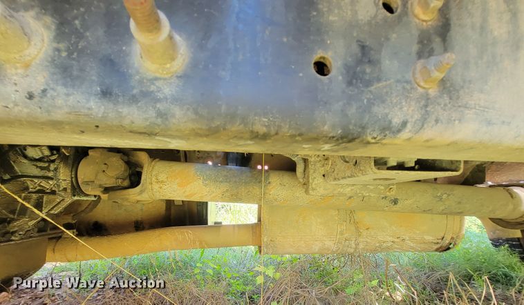 image for item IF9870 2004 International 4300  utility / service truck