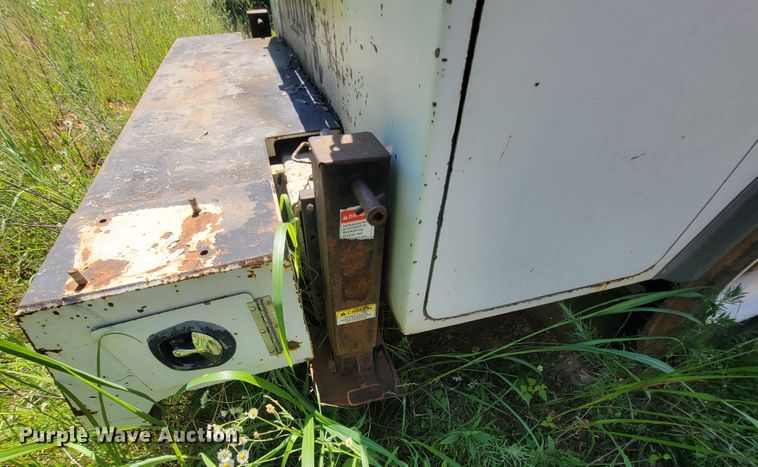 image for item IF9870 2004 International 4300  utility / service truck