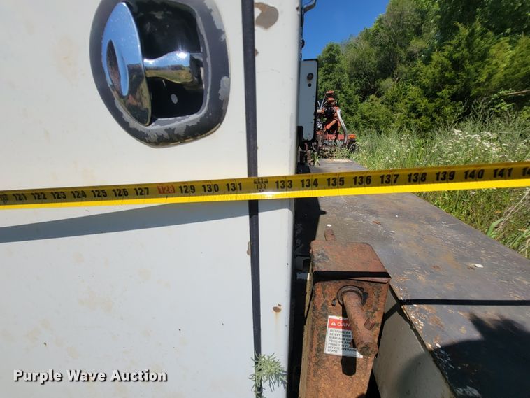 image for item IF9870 2004 International 4300  utility / service truck