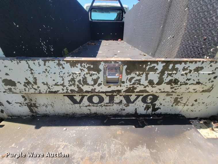 image for item IF9870 2004 International 4300  utility / service truck