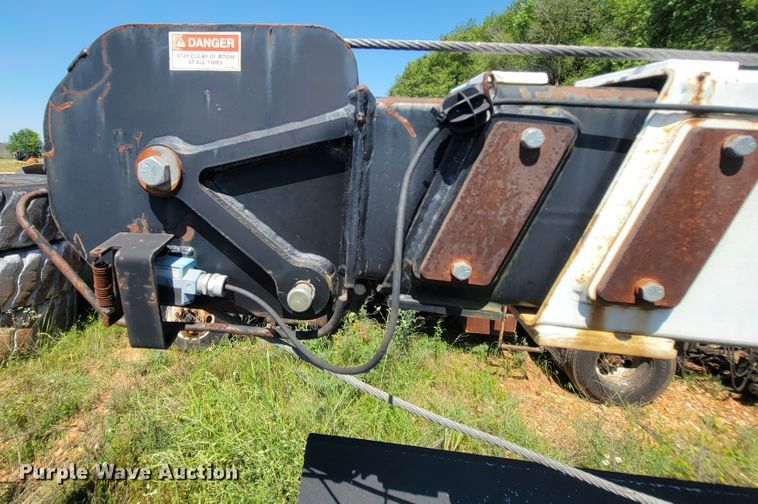 image for item IF9870 2004 International 4300  utility / service truck