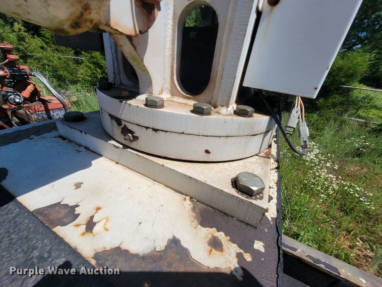 image for item IF9870 2004 International 4300  utility / service truck