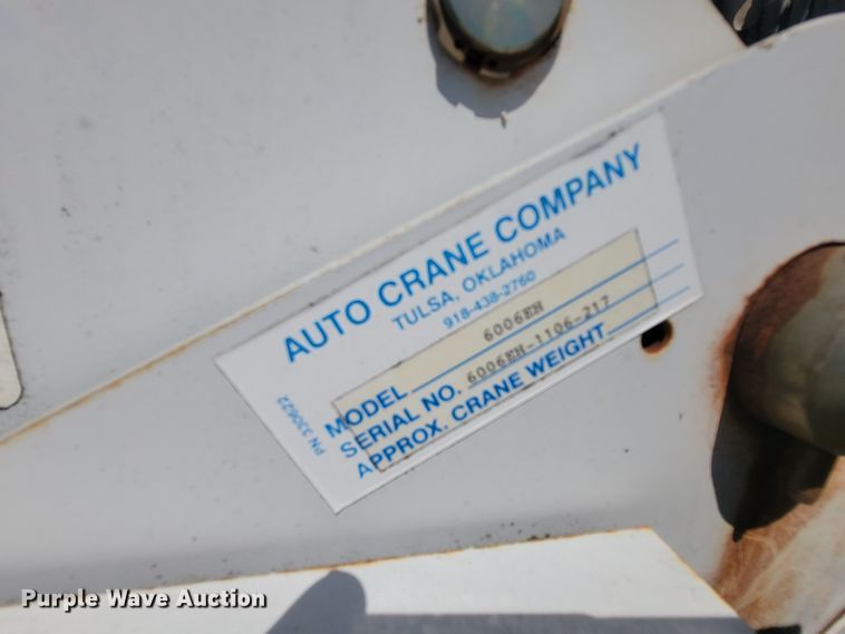 image for item IF9870 2004 International 4300  utility / service truck