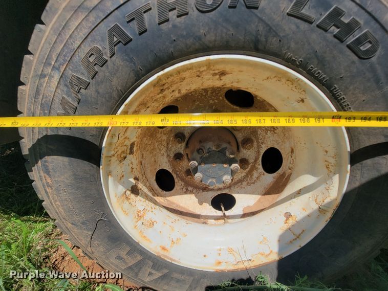 image for item IF9870 2004 International 4300  utility / service truck