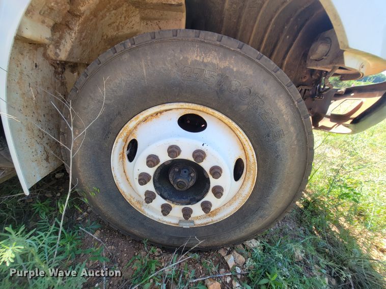 image for item IF9870 2004 International 4300  utility / service truck