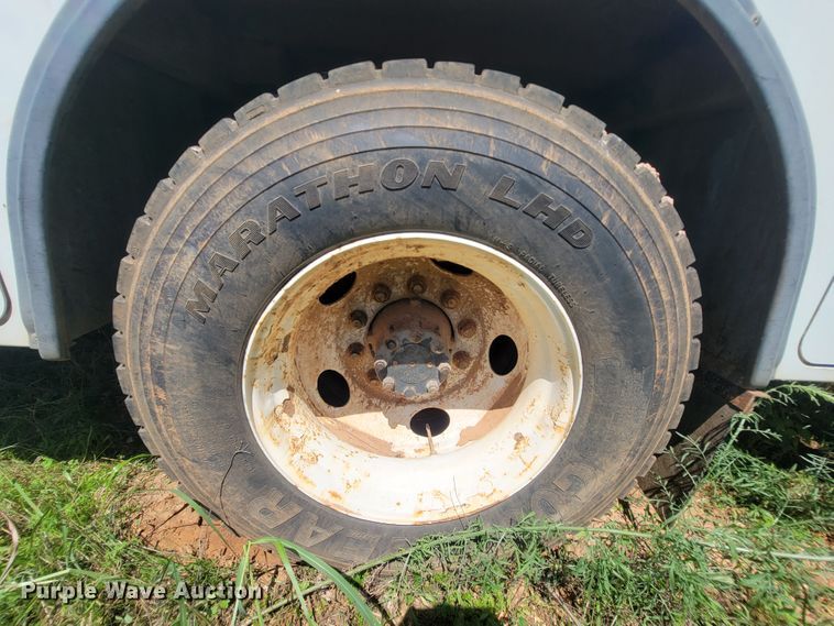 image for item IF9870 2004 International 4300  utility / service truck