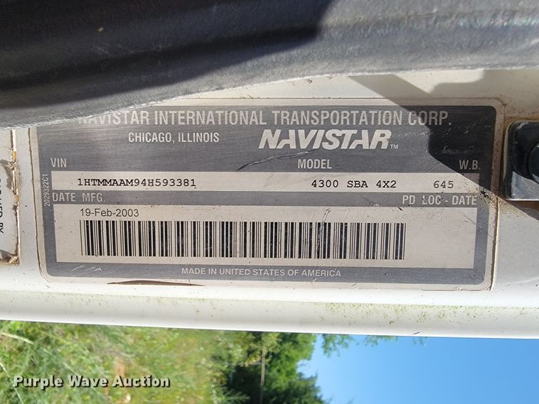 image for item IF9870 2004 International 4300  utility / service truck