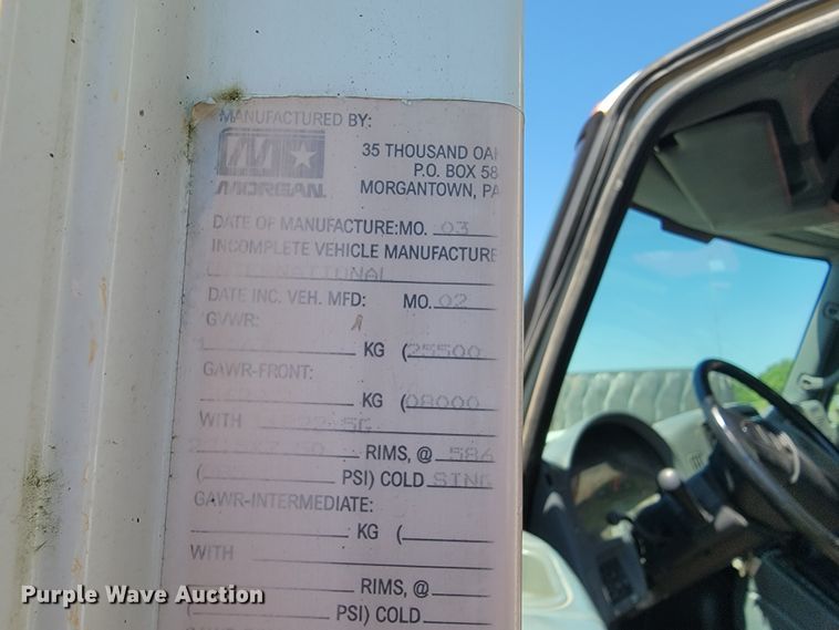 image for item IF9870 2004 International 4300  utility / service truck