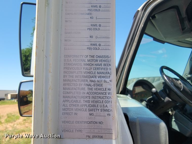 image for item IF9870 2004 International 4300  utility / service truck