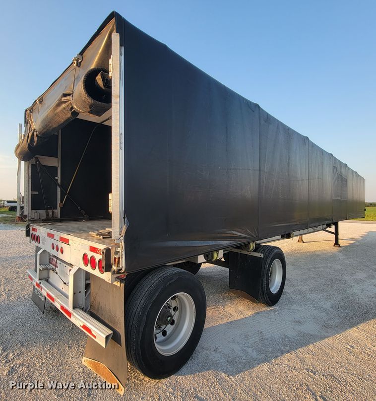 image for item IF9871 2010 Chaparral 482BBDHTTAZB  flatbed trailer