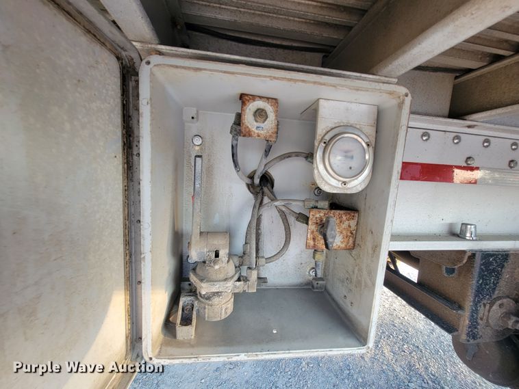 image for item IF9871 2010 Chaparral 482BBDHTTAZB  flatbed trailer