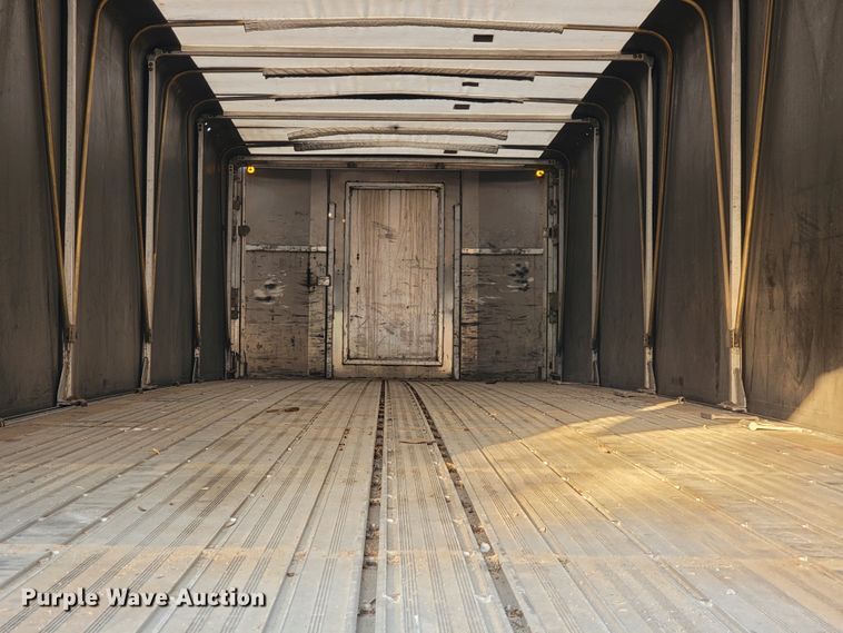 image for item IF9871 2010 Chaparral 482BBDHTTAZB  flatbed trailer