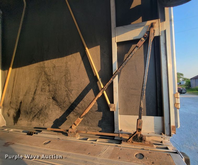 image for item IF9871 2010 Chaparral 482BBDHTTAZB  flatbed trailer