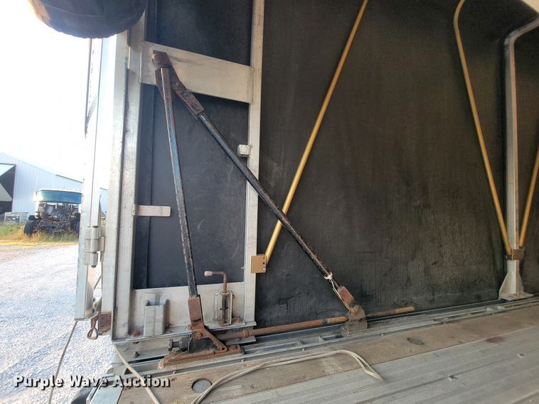 image for item IF9871 2010 Chaparral 482BBDHTTAZB  flatbed trailer