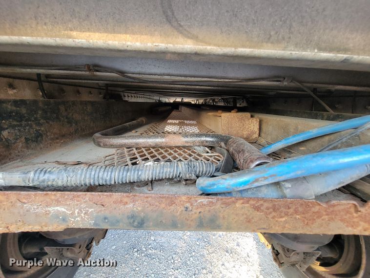 image for item IF9871 2010 Chaparral 482BBDHTTAZB  flatbed trailer