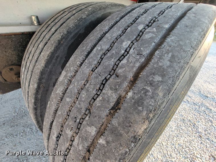 image for item IF9871 2010 Chaparral 482BBDHTTAZB  flatbed trailer