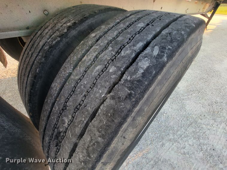 image for item IF9871 2010 Chaparral 482BBDHTTAZB  flatbed trailer