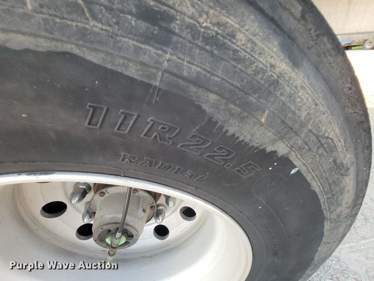 image for item IF9871 2010 Chaparral 482BBDHTTAZB  flatbed trailer