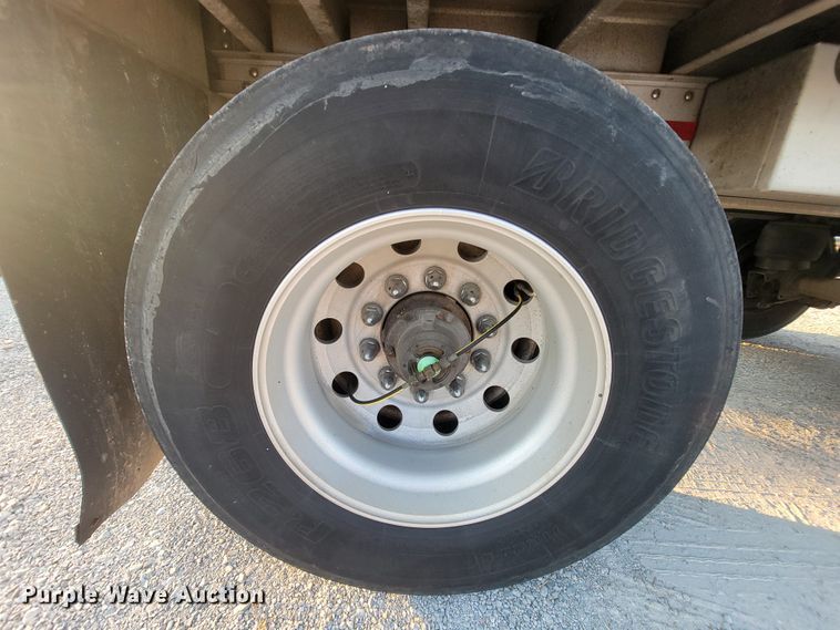 image for item IF9871 2010 Chaparral 482BBDHTTAZB  flatbed trailer