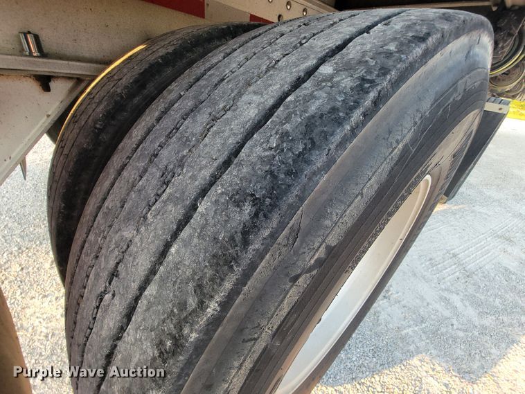 image for item IF9871 2010 Chaparral 482BBDHTTAZB  flatbed trailer