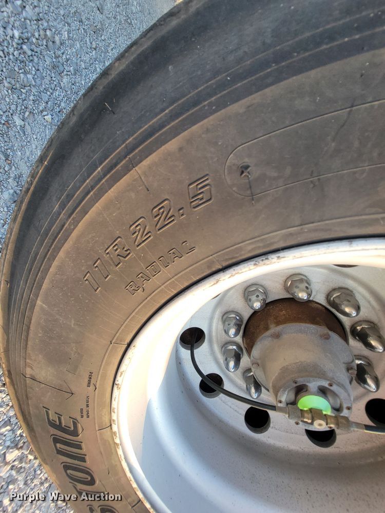 image for item IF9871 2010 Chaparral 482BBDHTTAZB  flatbed trailer