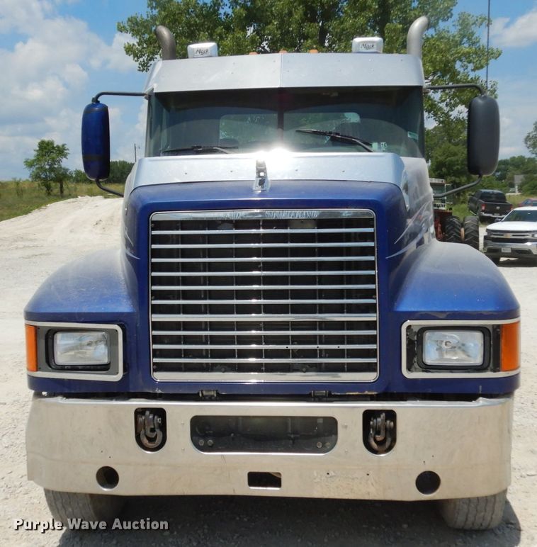 image for item II9518 2008 Mack CHU613  semi truck