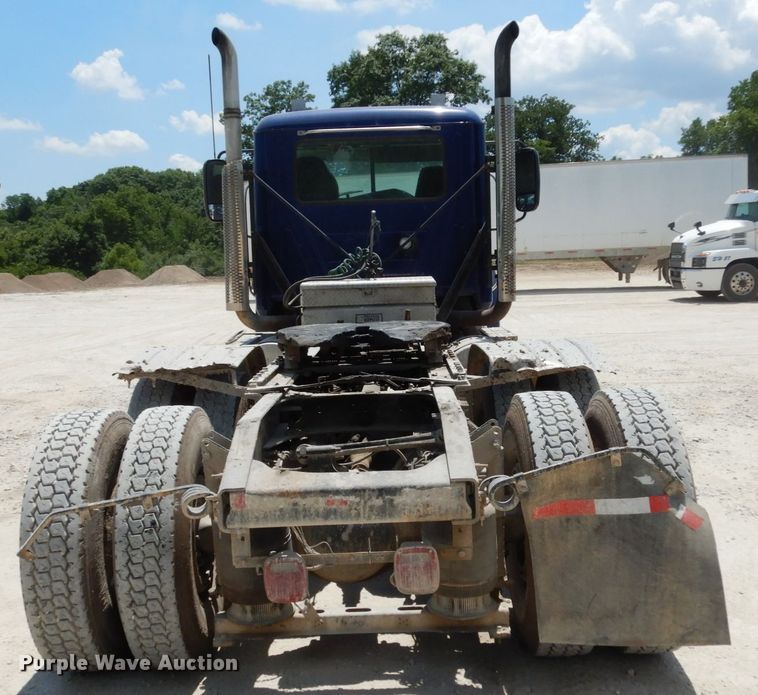 image for item II9518 2008 Mack CHU613  semi truck