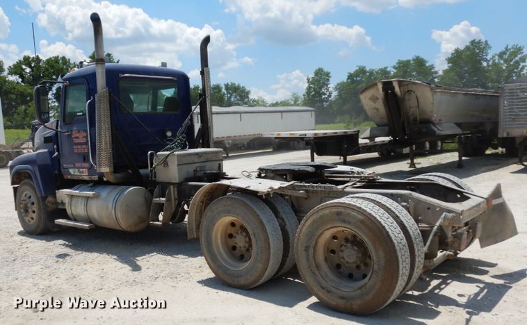 image for item II9518 2008 Mack CHU613  semi truck