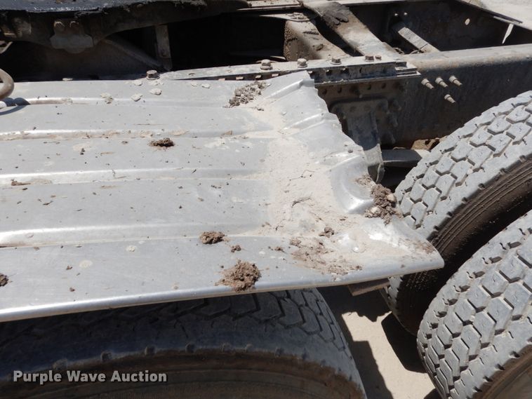 image for item II9518 2008 Mack CHU613  semi truck