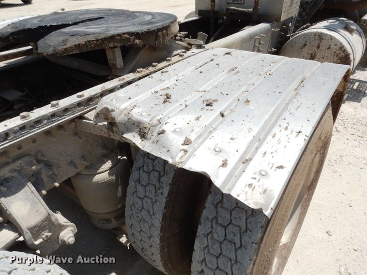 image for item II9518 2008 Mack CHU613  semi truck