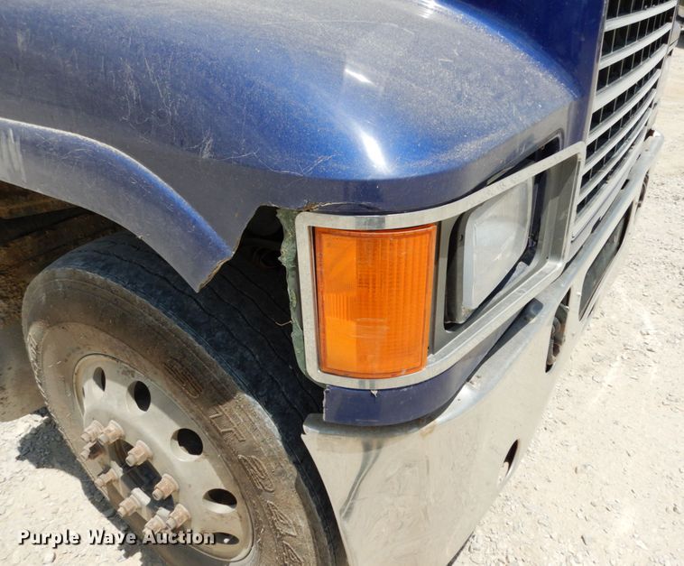 image for item II9518 2008 Mack CHU613  semi truck