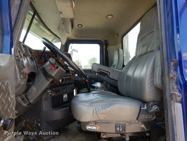 image for item II9518 2008 Mack CHU613  semi truck