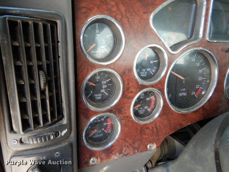 image for item II9518 2008 Mack CHU613  semi truck