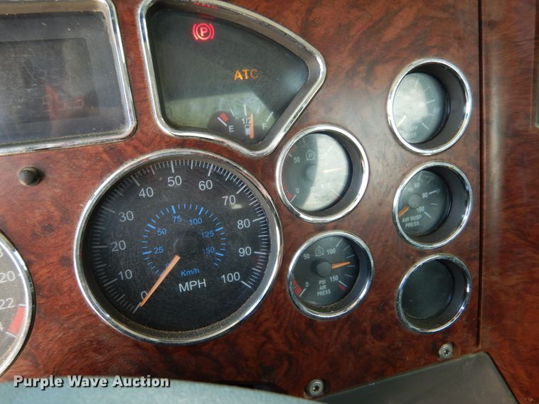 image for item II9518 2008 Mack CHU613  semi truck