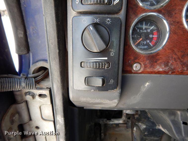 image for item II9518 2008 Mack CHU613  semi truck