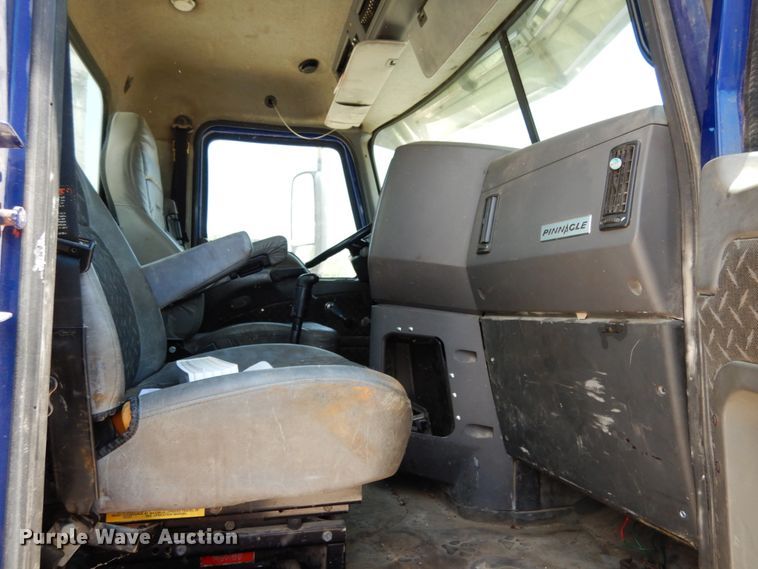 image for item II9518 2008 Mack CHU613  semi truck