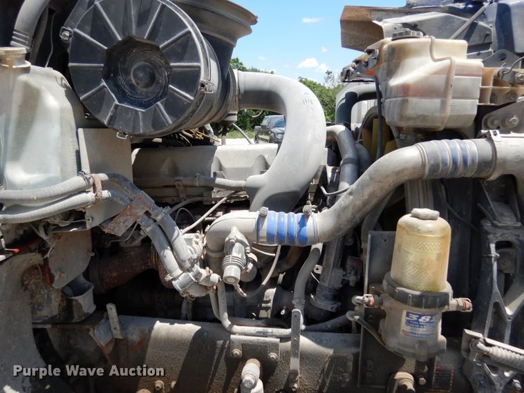 image for item II9518 2008 Mack CHU613  semi truck