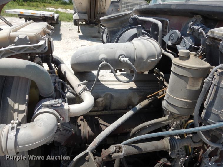 image for item II9518 2008 Mack CHU613  semi truck