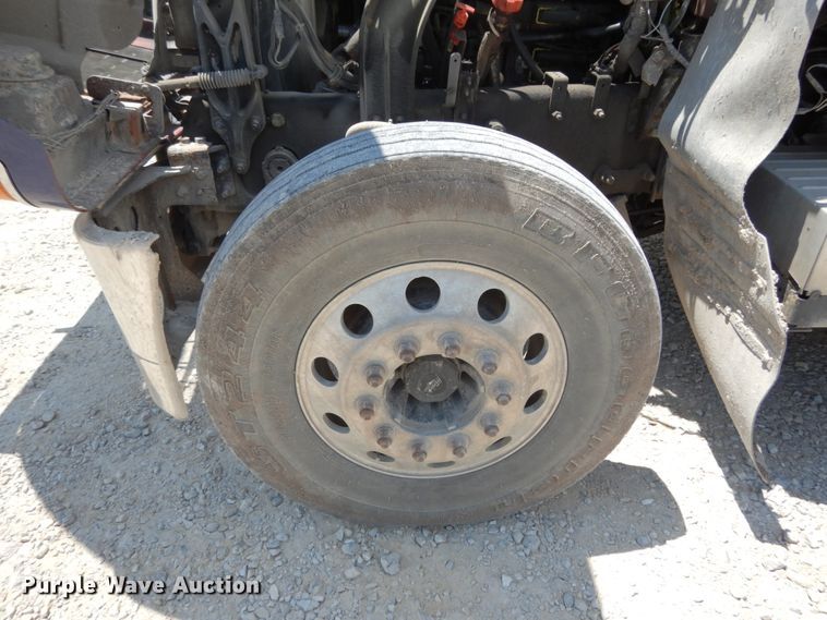 image for item II9518 2008 Mack CHU613  semi truck