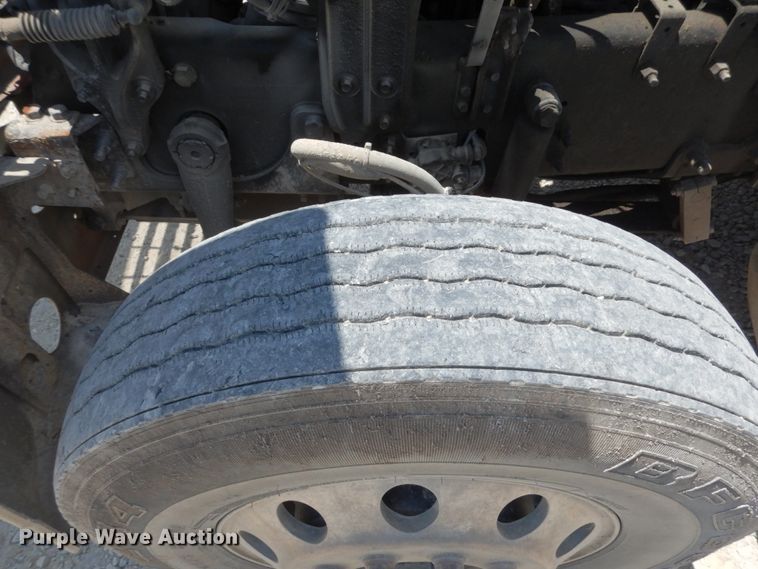 image for item II9518 2008 Mack CHU613  semi truck