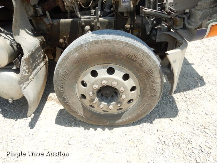 image for item II9518 2008 Mack CHU613  semi truck