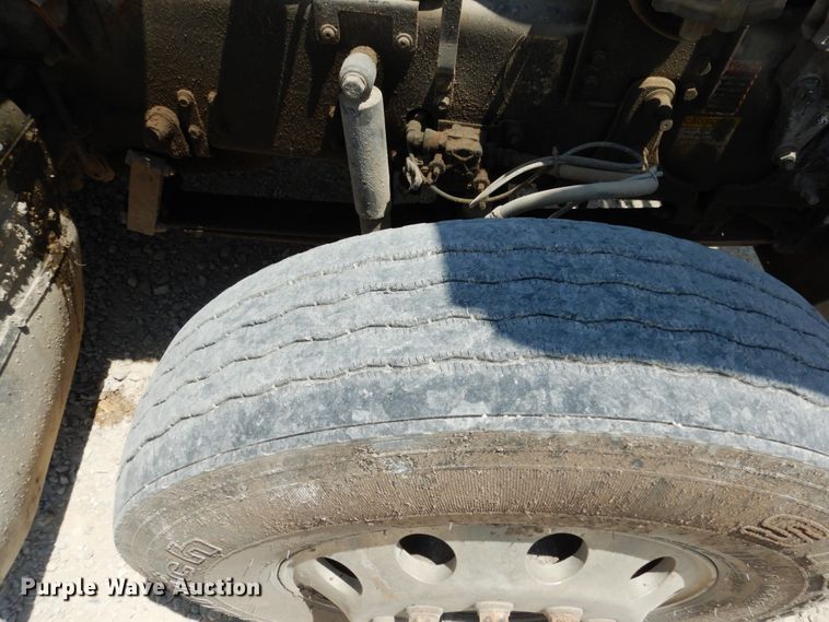 image for item II9518 2008 Mack CHU613  semi truck