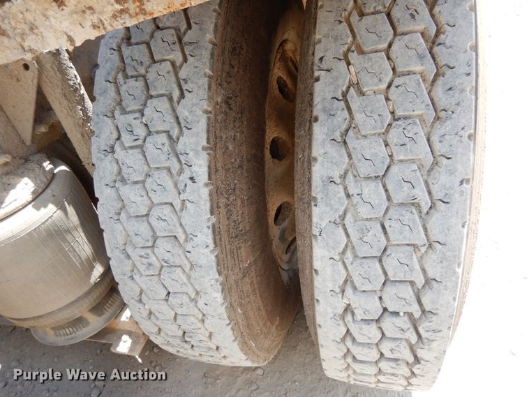 image for item II9518 2008 Mack CHU613  semi truck