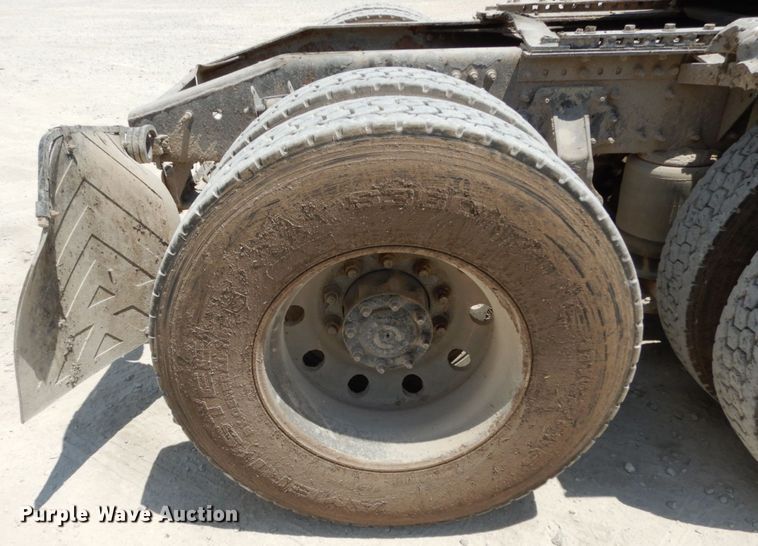 image for item II9518 2008 Mack CHU613  semi truck