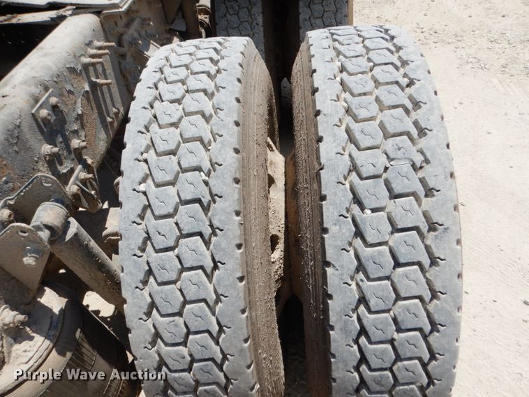 image for item II9518 2008 Mack CHU613  semi truck