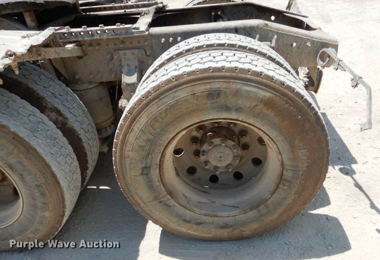 image for item II9518 2008 Mack CHU613  semi truck