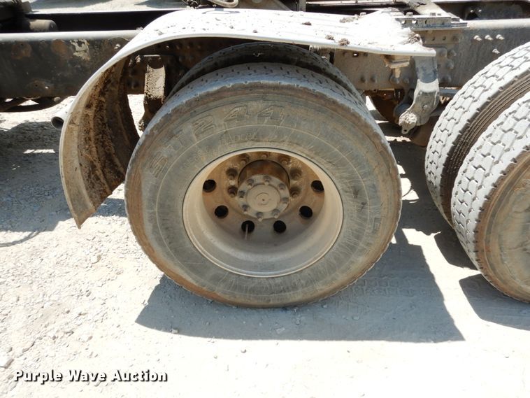 image for item II9518 2008 Mack CHU613  semi truck