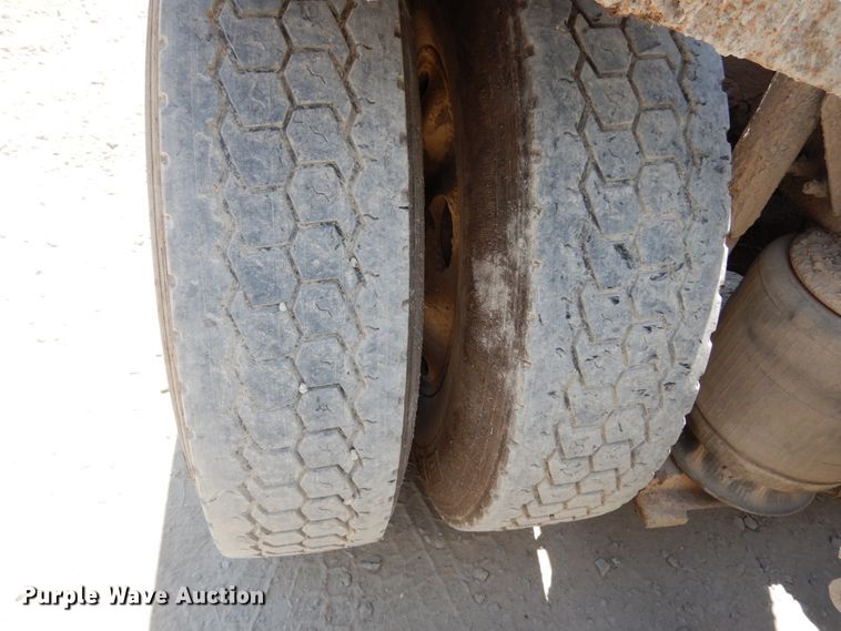 image for item II9518 2008 Mack CHU613  semi truck