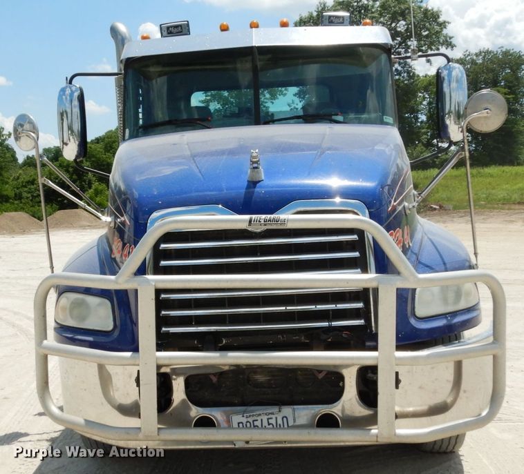 image for item II9519 2014 Mack CXU613  semi truck